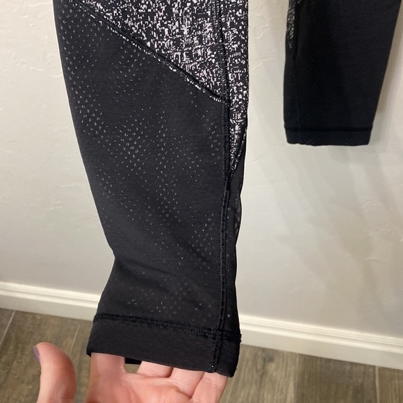 Lululemon Black and white high rise leggings size 4 - Picture 9 of 11